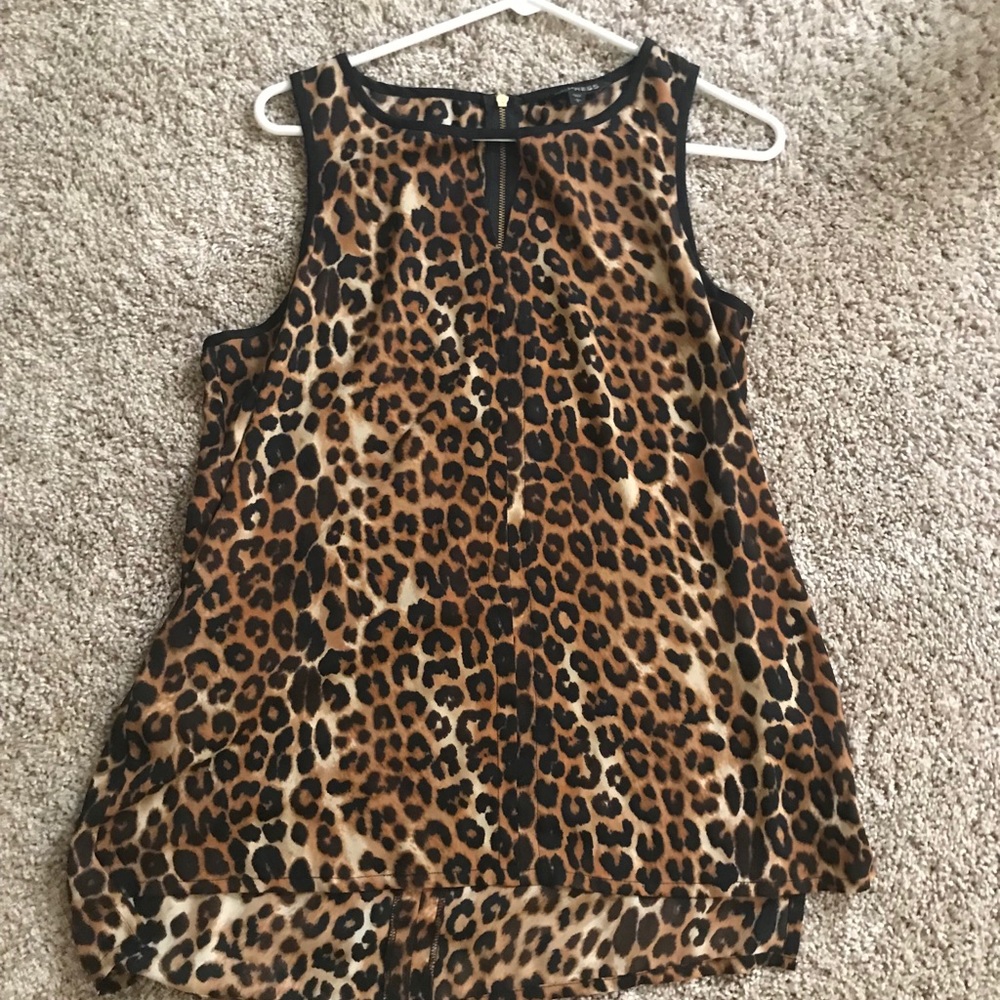 Sleeve key hole tank top